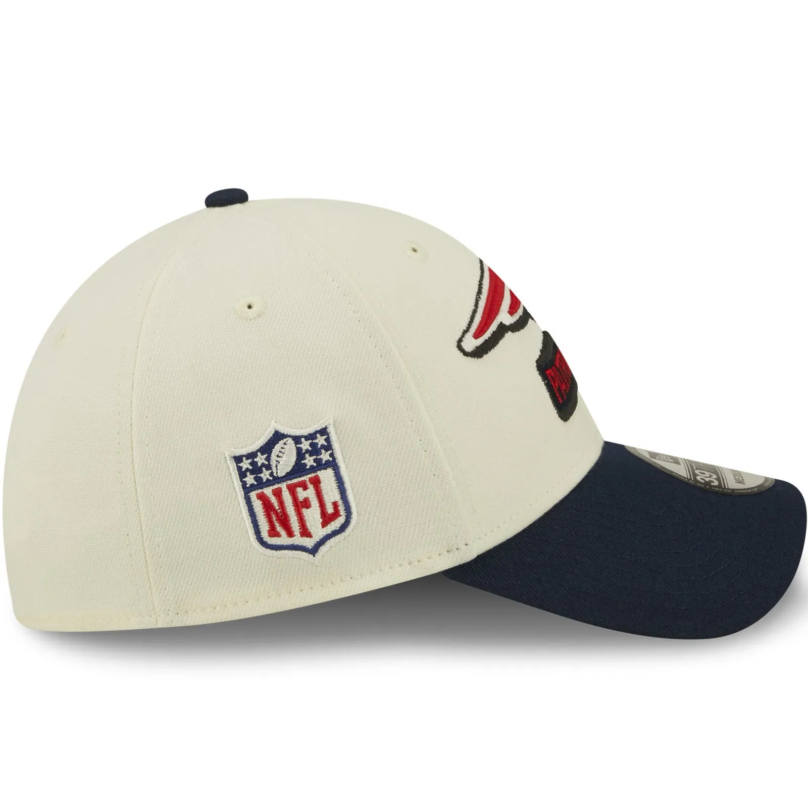 New Era New England Patriots NFL 2022 Sideline 39THIRTY Baseball Cap - Cream