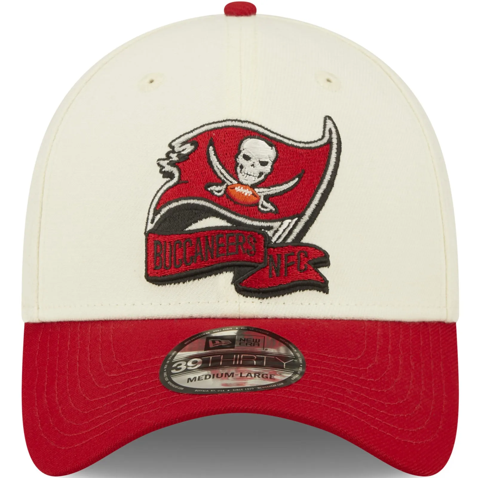 New Era Tampa Bay Buccaneers NFL 39THIRTY Sideline 2022 Baseball Cap - White