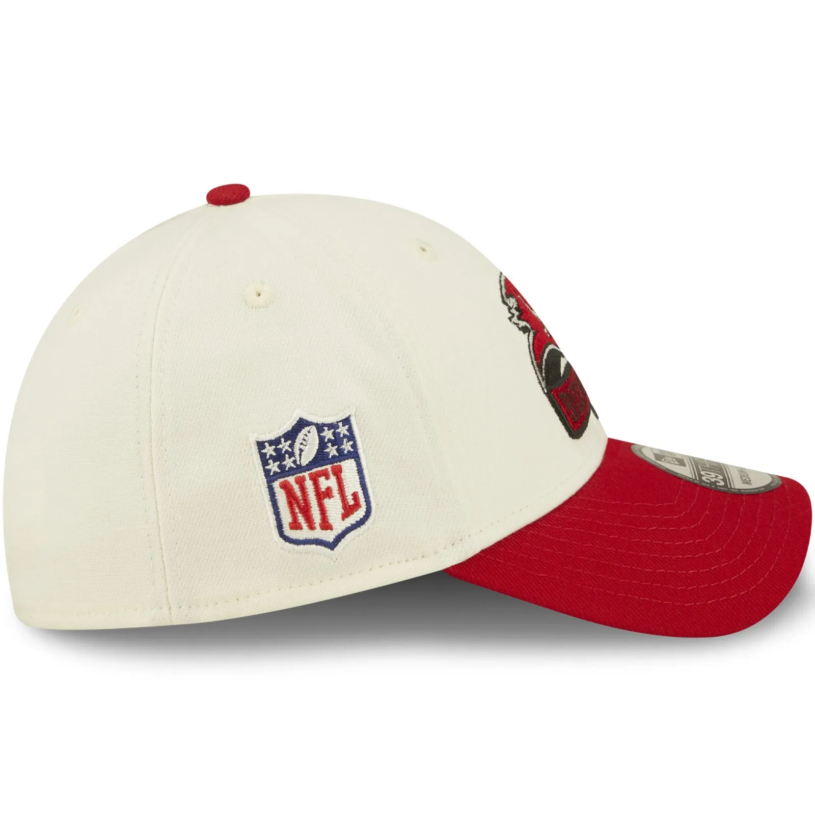 New Era Tampa Bay Buccaneers NFL 39THIRTY Sideline 2022 Baseball Cap - White